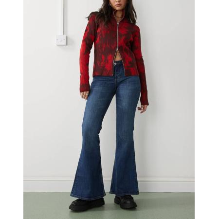 Monki Katsumi Wijd uitlopende bootcut jeans met lage taille in donker oceaanblauw met wassing