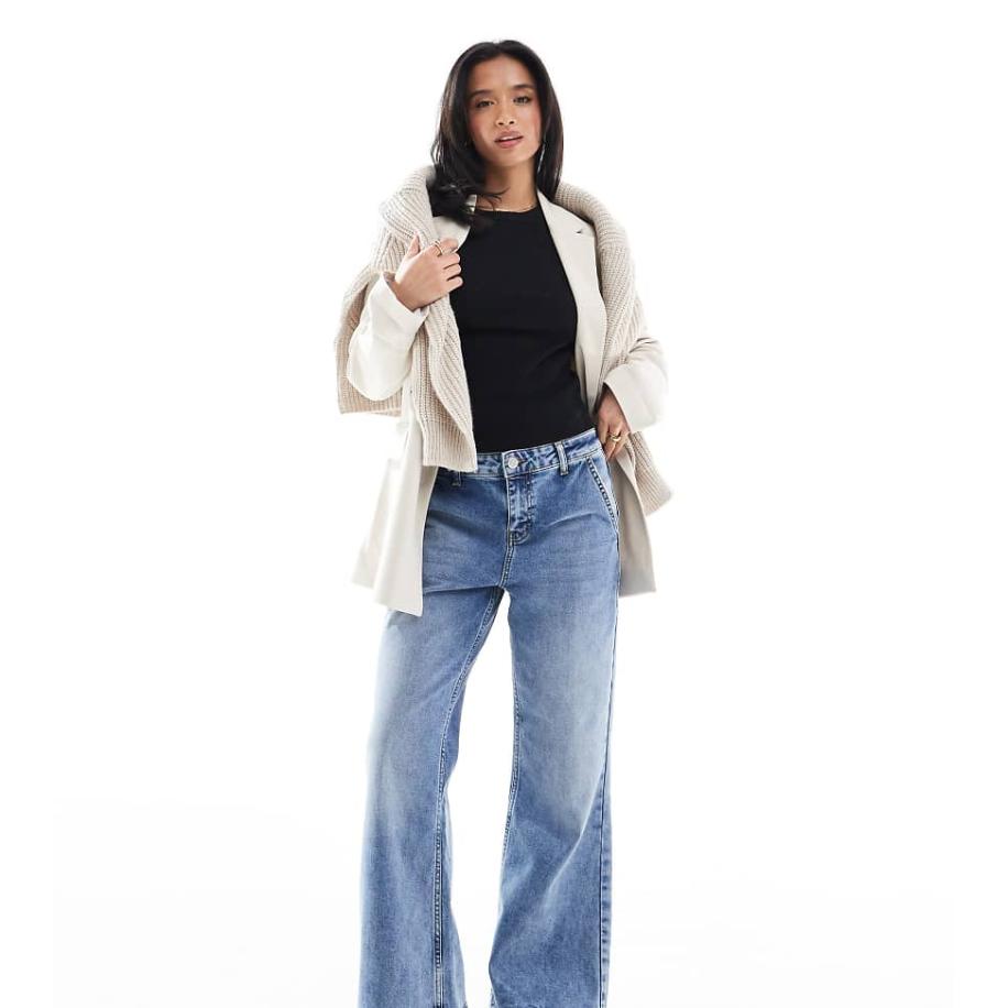 Miss Selfridge Petite Flared jeans met wijde pijpen in middenblauw Blauw