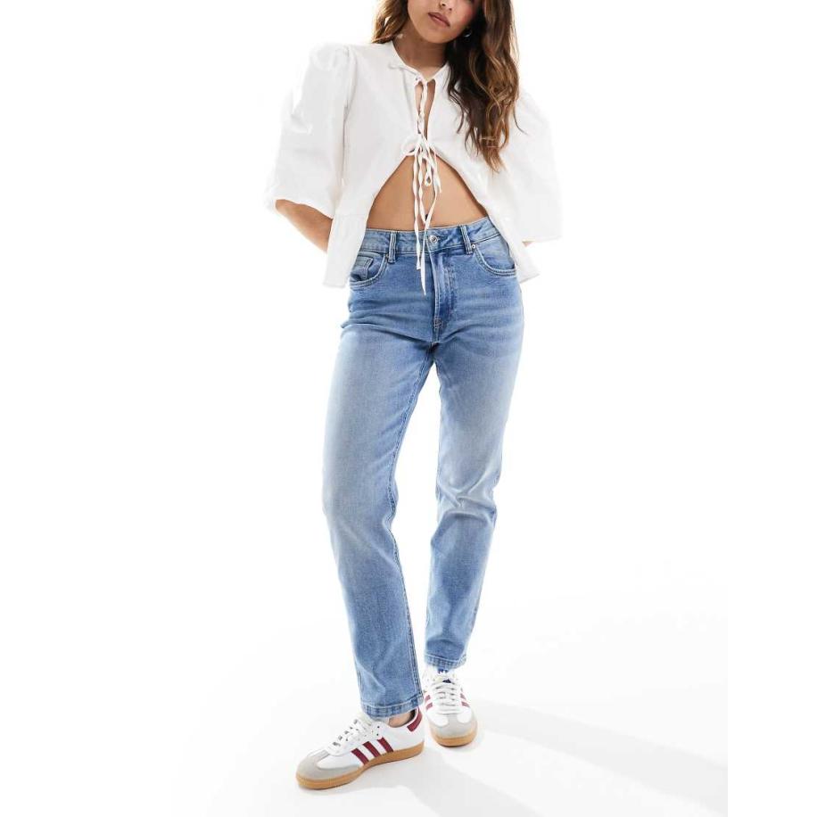 Stradivarius D10 Smalle mom jeans in medium wassing-Blauw Blauw