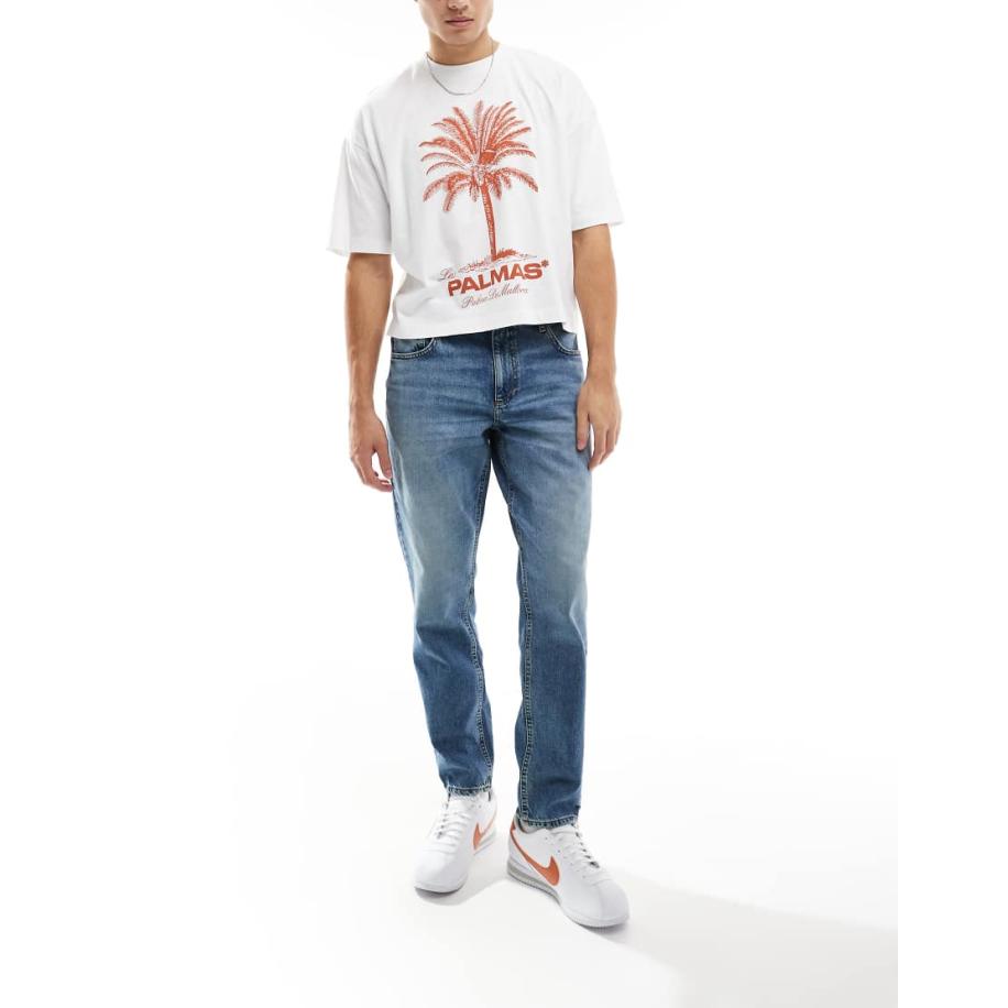 ASOS DESIGN - Jeans met smaltoelopende pijpen in blauw met getinte donkere wassing Blauw