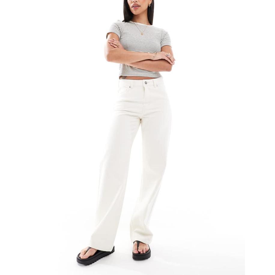 Bershka Rechte jeans met wijde pijpen in wit Wit