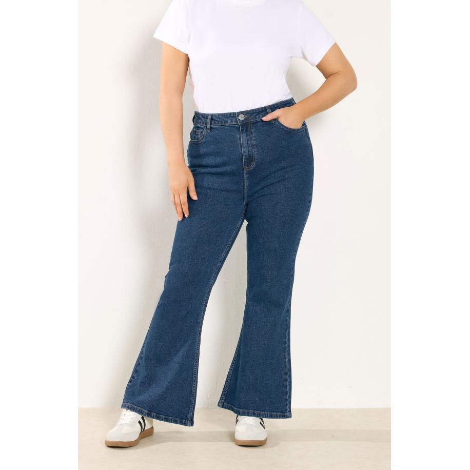 Yours Plus Size Mid Blue Wash Flare Stretch Jeans Size 58-60 Blauw
