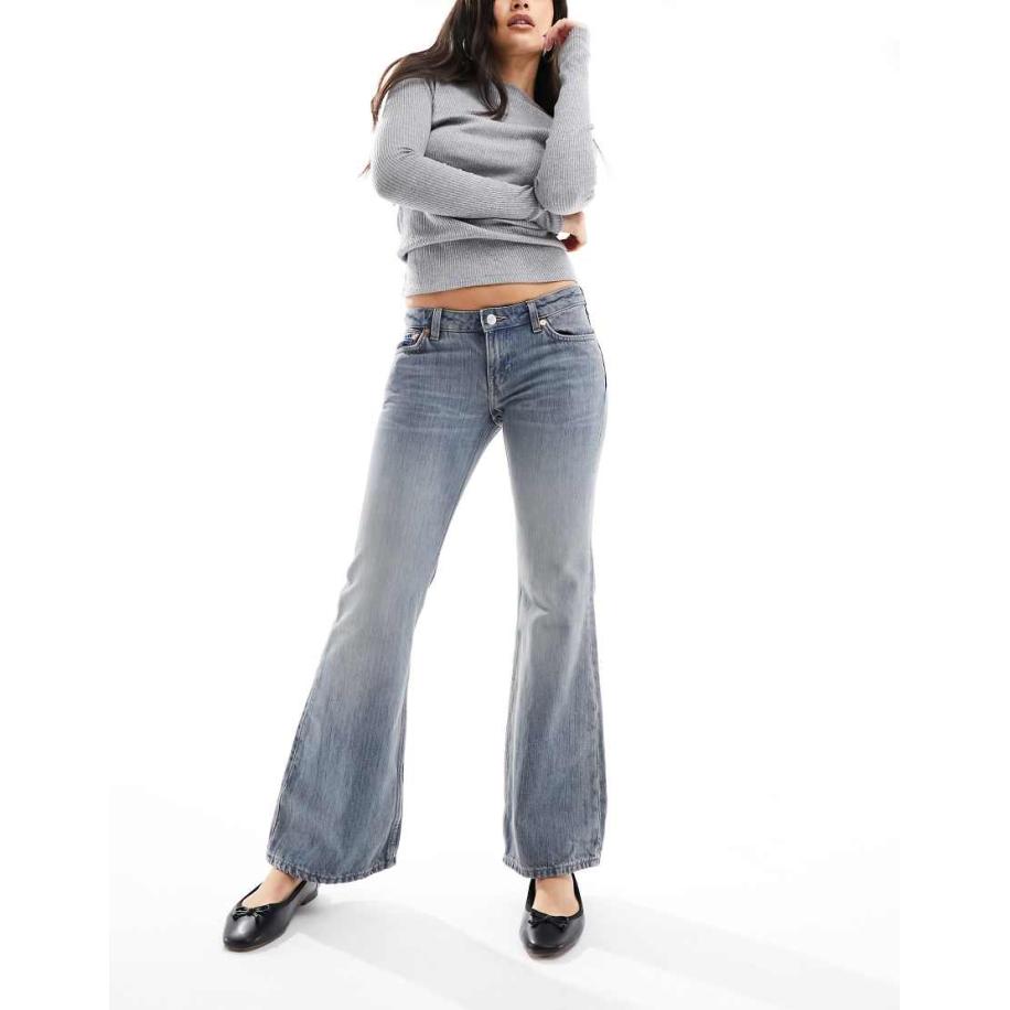 Weekday Nova Smalle bootcut jeans met lage taille in trove blauw Blauw