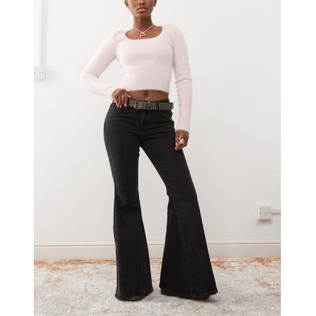 Monki Kikki Super flared jeans met lage taille en comfort stretch in zwart met wassing
