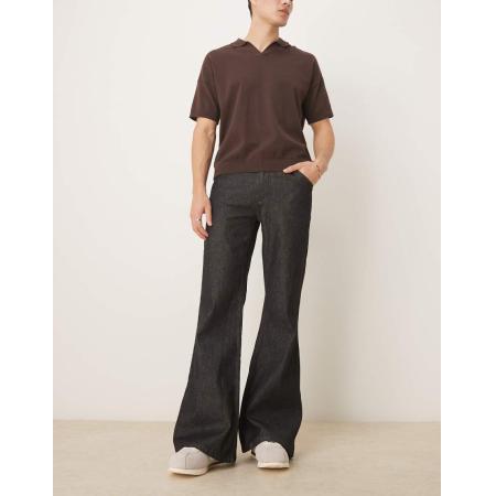 ASOS DESIGN - Jeans met wijd uitlopende pijpen in zwart met wassing