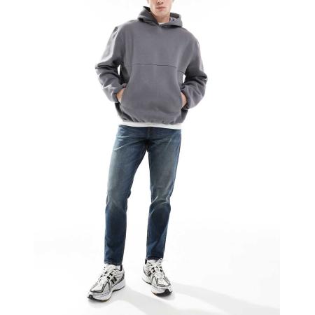 ASOS DESIGN - Smaltoelopende stretch jeans in blauwe midwash