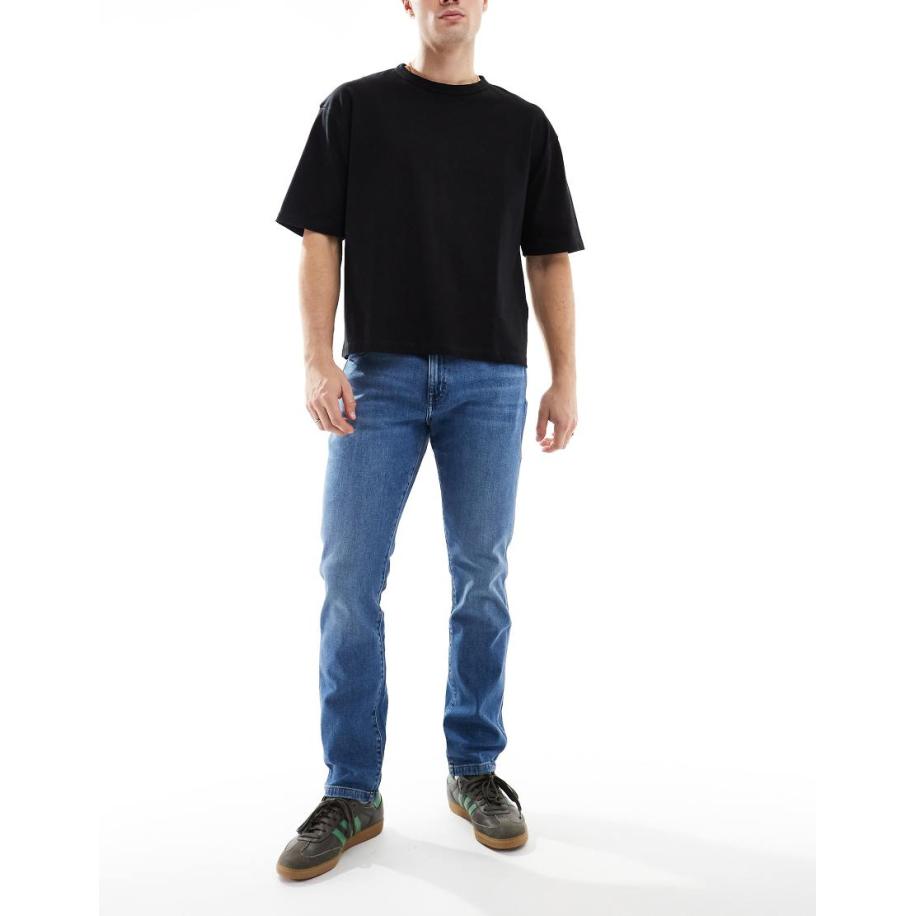 Wrangler - Larston - Slim-fit toelopende jeans in lichte wassing-Blauw Blauw