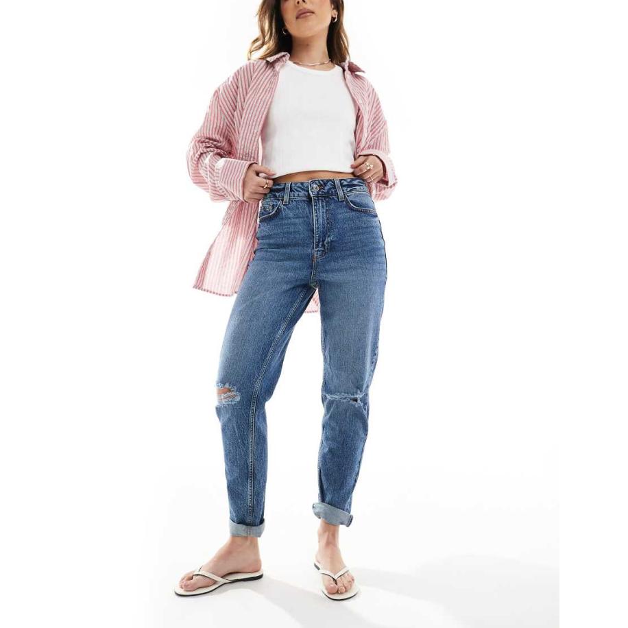 New Look Mom jeans met scheuren in middenblauw Blauw