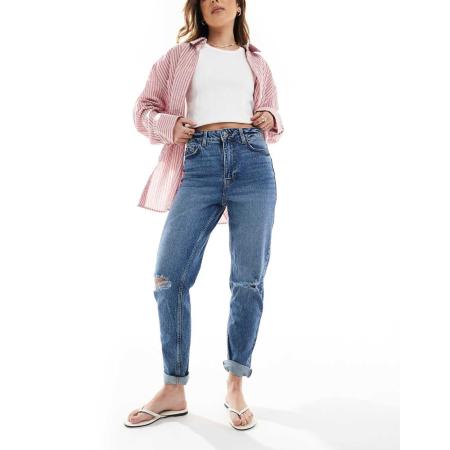 New Look Mom jeans met scheuren in middenblauw