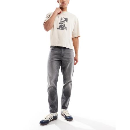 ASOS DESIGN - Jeans met smaltoelopende pasvorm in zwart met wassing