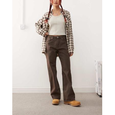 Monki Naoki Losvallende baggy jeans met lage taille in vervaagd bruin