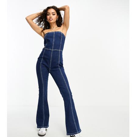 In The Style Petite Exclusives Denim bandeau-jumpsuit met uitlopende pijpen in donkerblauw