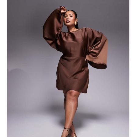 ASOS DESIGN Curve Playsuit met structuur, vleermuismouwen en skortdetail in chocoladebruin