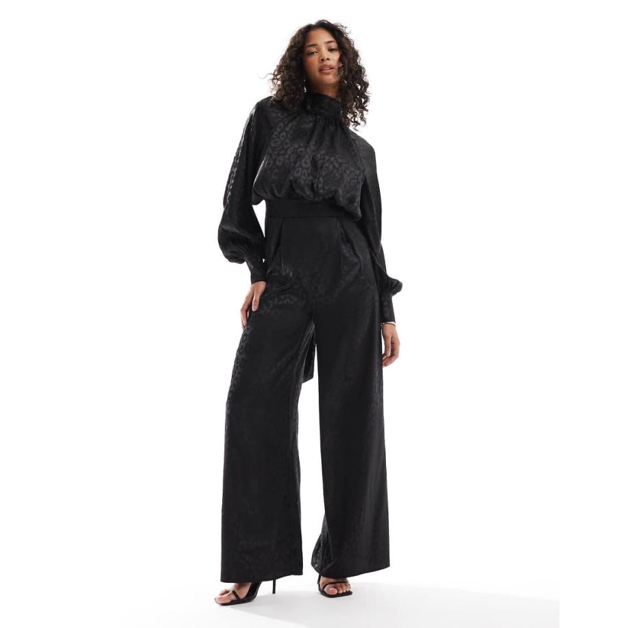 TFNC Hoogsluitende jumpsuit van satijn met lange mouwen in zwart Zwart