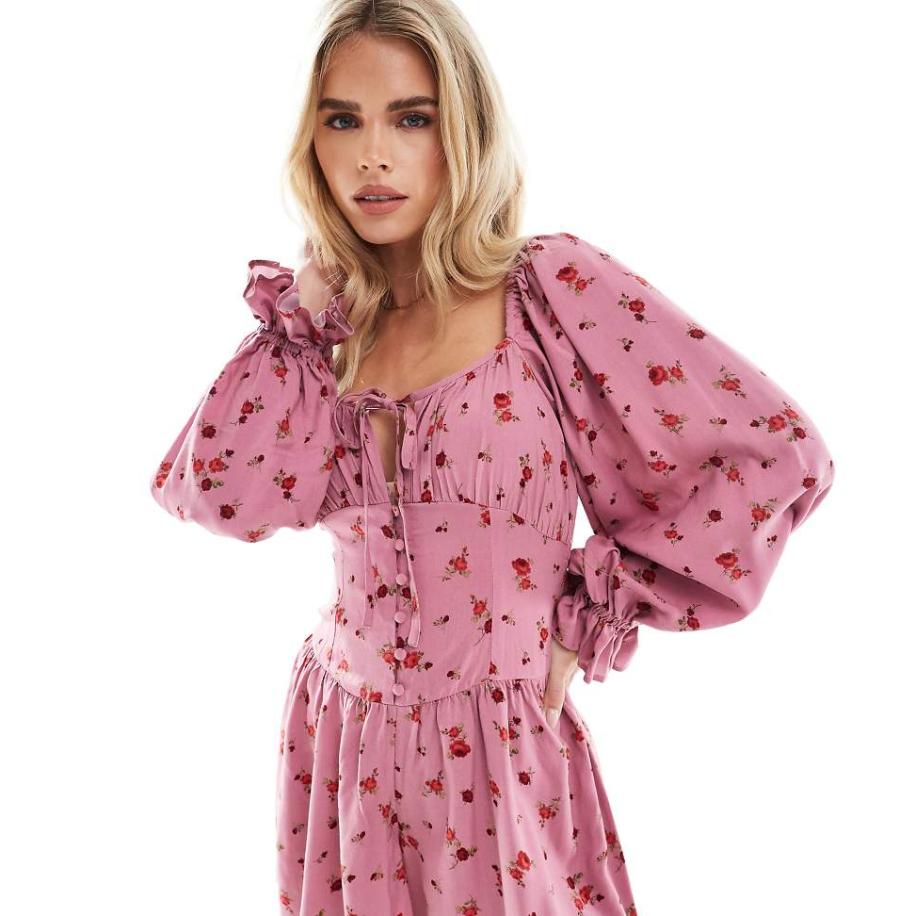 Miss Selfridge Petite Playsuit met lange mouwen en fijne bloemenprint in roze-Veelkleurig Multicolor