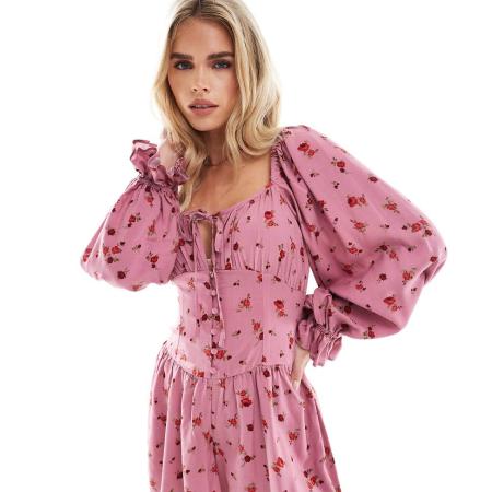 Miss Selfridge Petite Playsuit met lange mouwen en fijne bloemenprint in roze-Veelkleurig