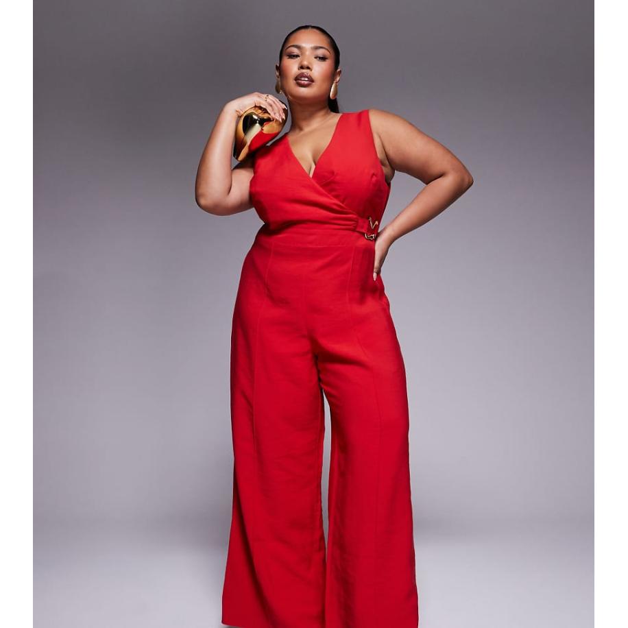 ASOS DESIGN Curve Jumpsuit met overslag, uitsnijding en gespdetail in rood Rood