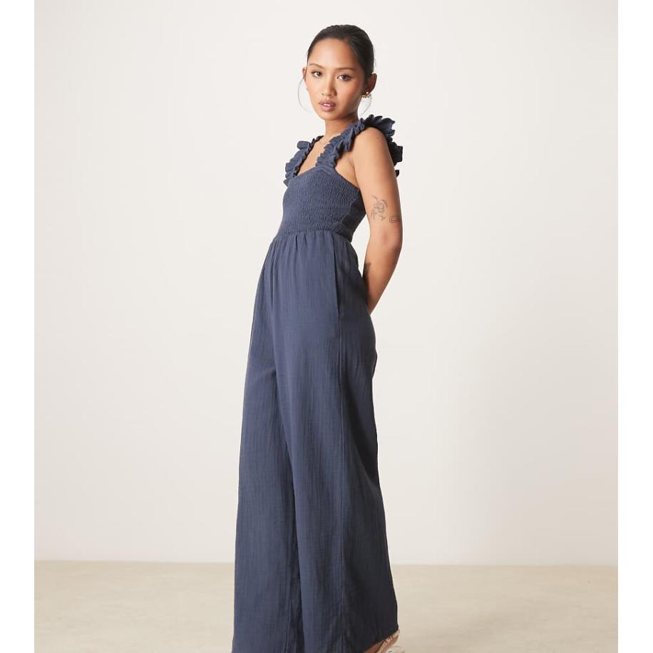 Nobody's Child Petite Maya Jumpsuit met ruches aan de mouwen in marineblauw Blauw