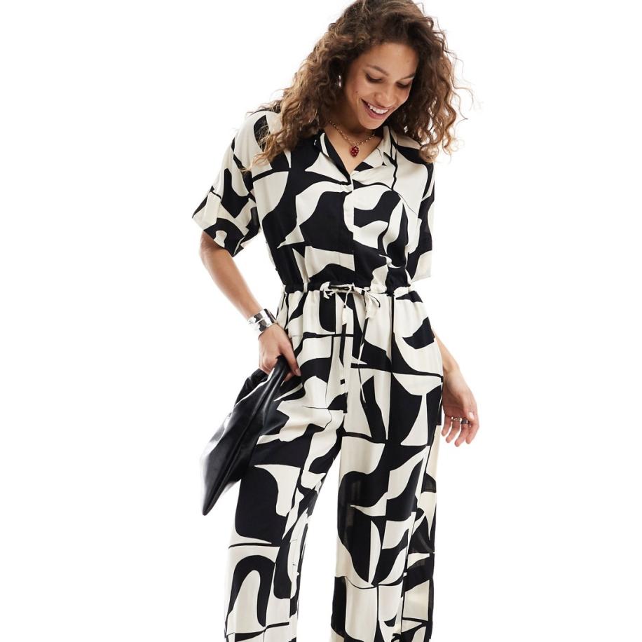 Monki Jumpsuit met gestrikte taille in zwart met witte puzzelprint-Veelkleurig Multicolor