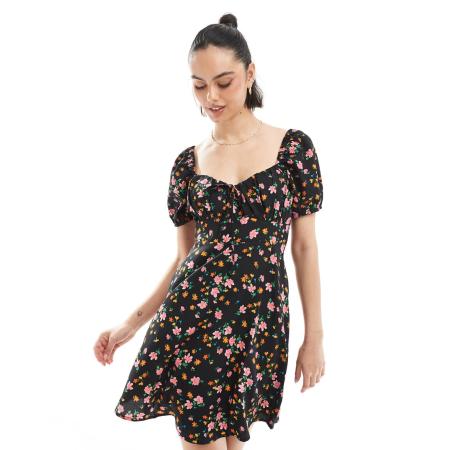 New Look Mini-jurk in melkmeisjesstijl in zwart met bloemenprint