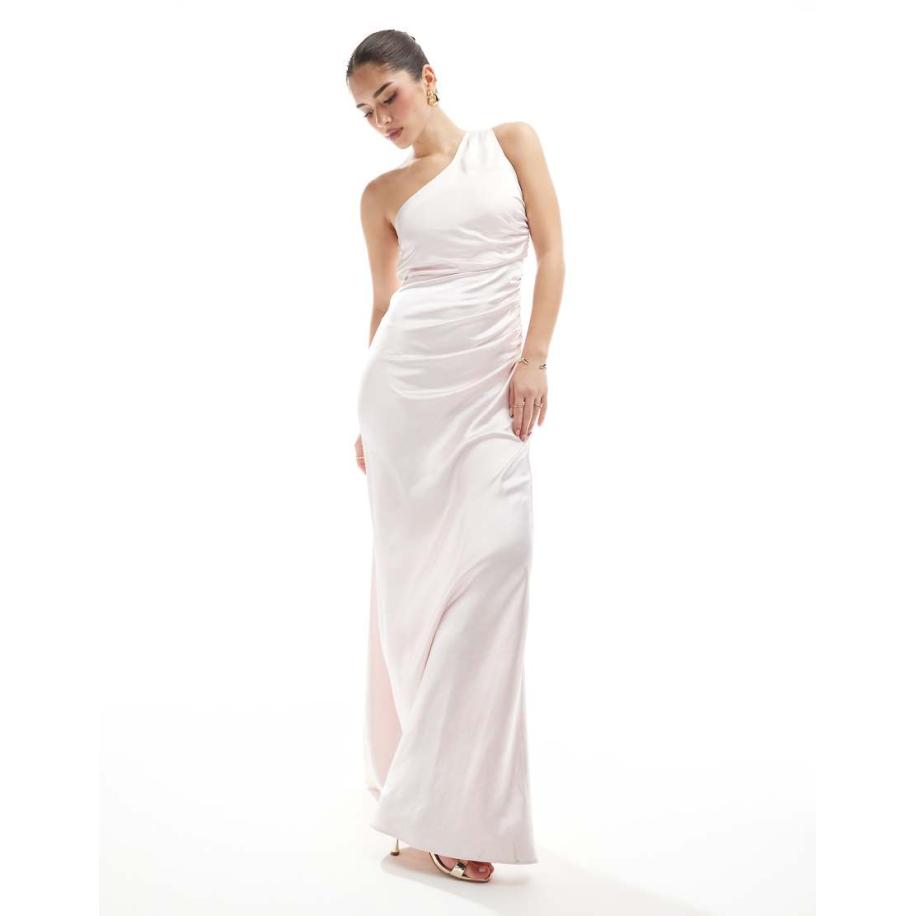 Six Stories Bruidsmeisjes Satijnen maxi-jurk met blote schouder in poederroze Roze