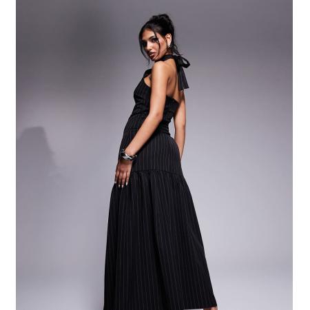 Kaiia Exclusive Maxi jurk met gestrikte halternek en verlaagde zoom in zwart met krijtstreep