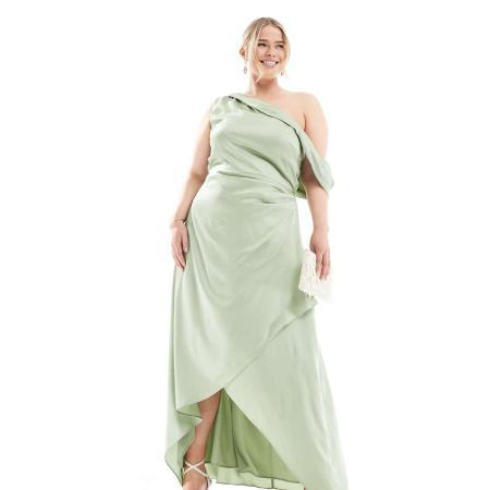TFNC Plus Bruidsmeisjes Satijnen maxi-jurk met afhangende schouder en rok met overslag in saliegroen