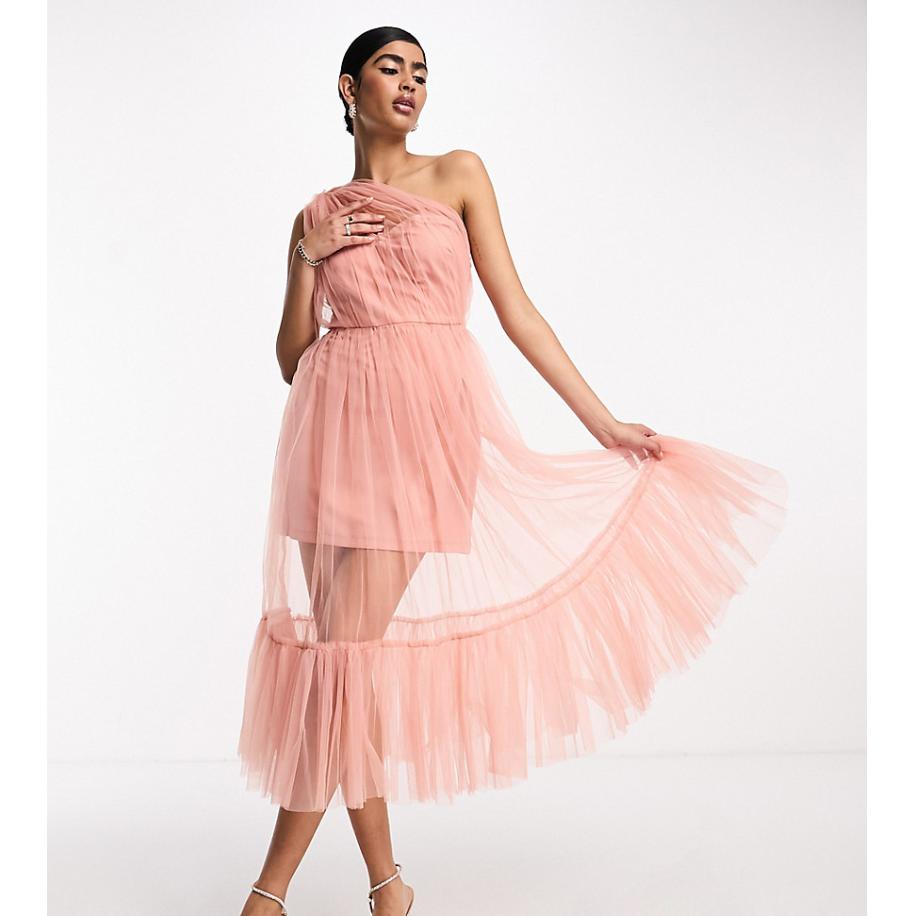 Lace & Beads Bruidsmeisjes Doorschijnende midi jurk van tule met blote schouder in beigeroze Roze