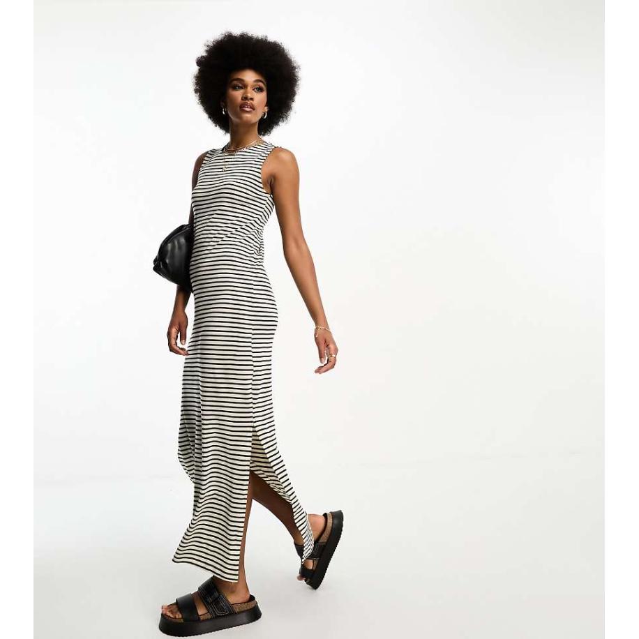 Vero Moda Tall Aware Mouwloze gestreepte maxi jurk in zwart-wit Wit