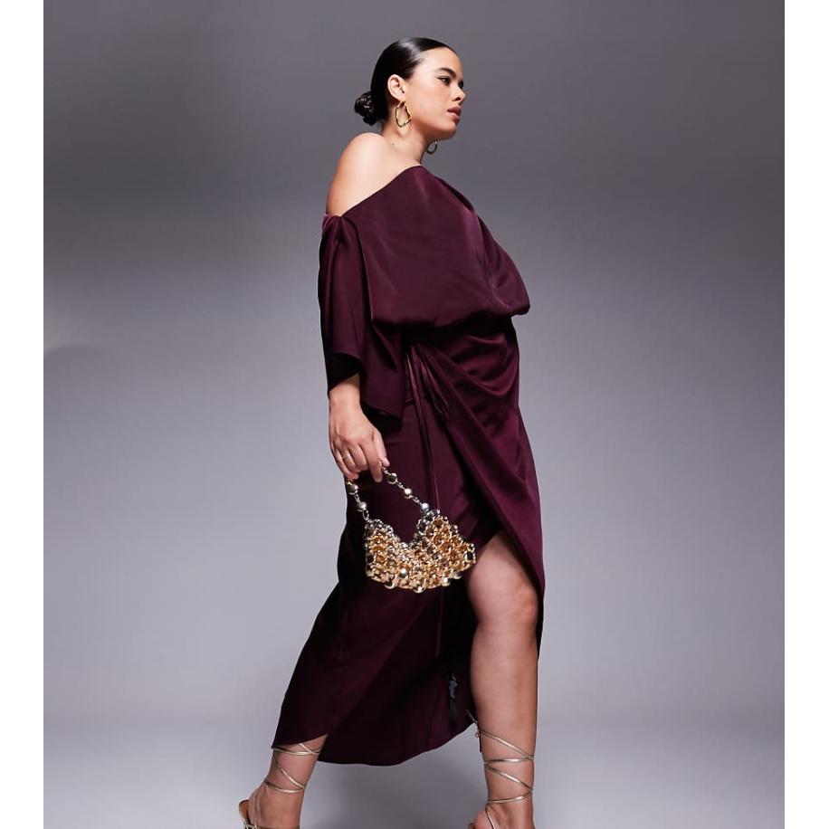 ASOS DESIGN Curve Satijnen midi jurk met afhangende schouder wikkelrok in bordeauxrood Rood