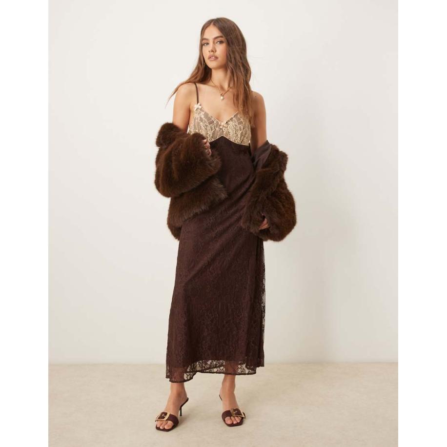 Miss Selfridge Maxi-slipdress van satijn met contrasterend kant in chocoladebruin Bruin