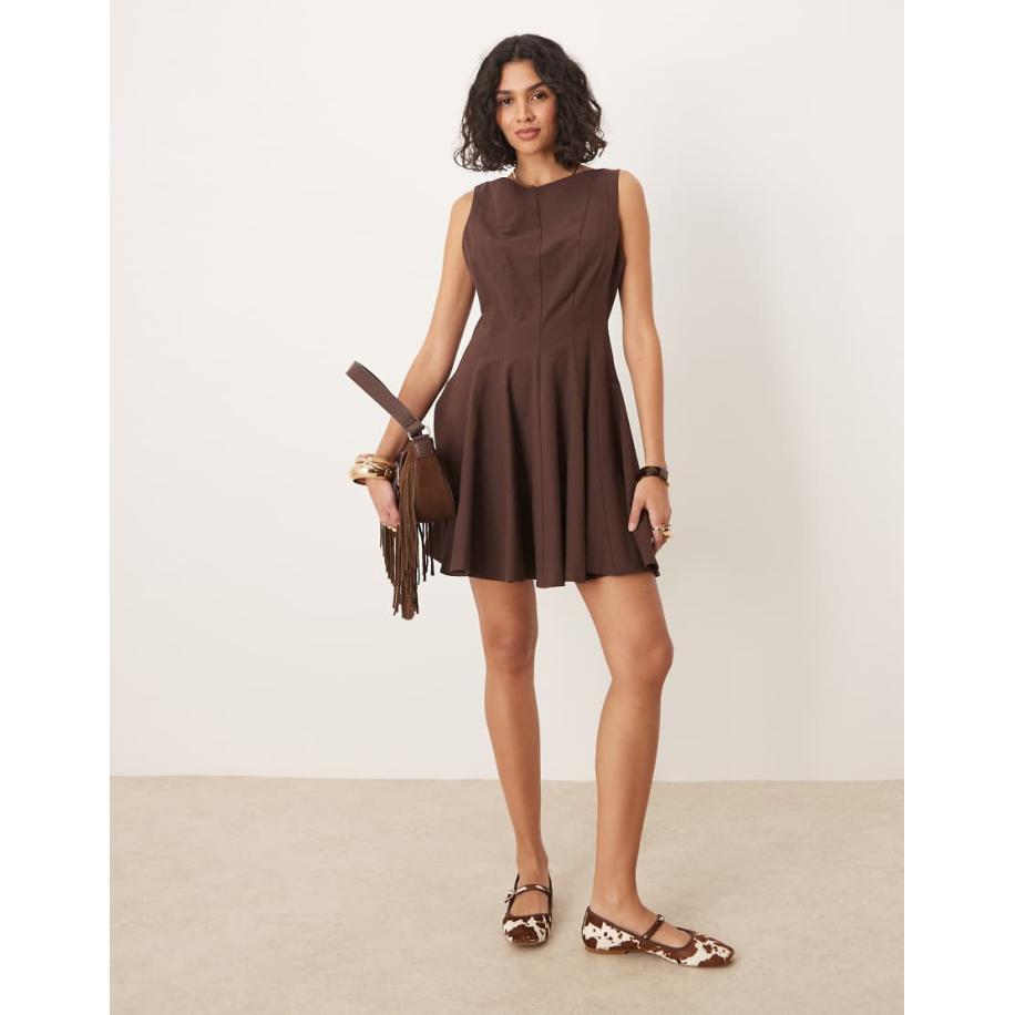 ASOS DESIGN Getailleerde mini jurk met linnenlook en uitlopende rok en rechte hals in chocoladebruin-Zwart Zwart
