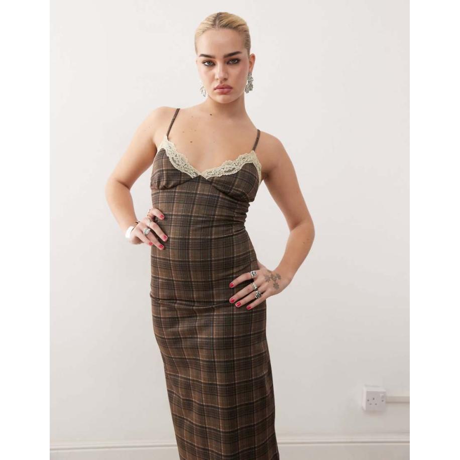 Motel Delfina Geruite midaxi jurk met kanten rand in bruin Bruin