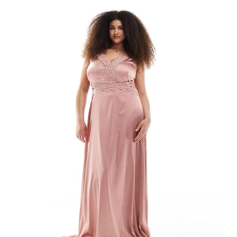 TFNC Plus Bruidsmeisjes Satijnen maxi jurk met geschulpt kanten detail in oudroze Roze
