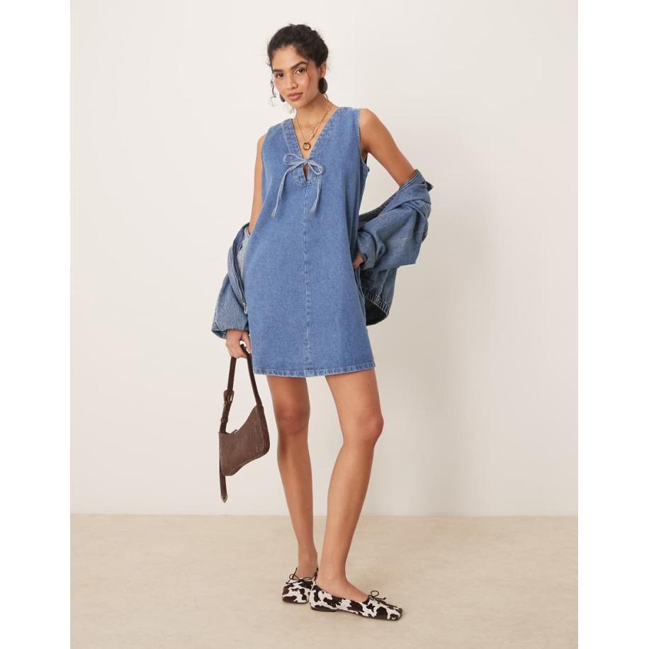 Nobody's Child Lykke Denim mini-overgooierjurk met A-lijn in mid-wash-Blauw Blauw