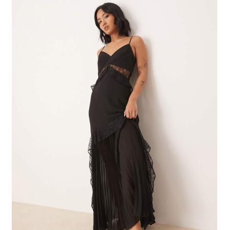 Forever New Petite Doorschijnende maxi jurk van kant met ruches in zwart