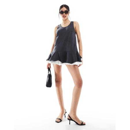 Monki Mini jurk met kanten rand in grijs