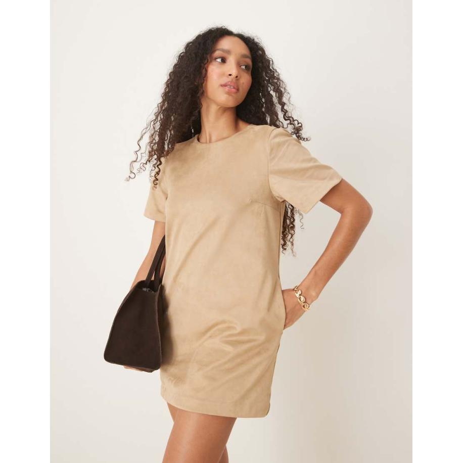 Abercrombie & Fitch Mini T-shirtjurk van imitatiesuède met korte mouwen en ronde hals in lichtbruin Bruin