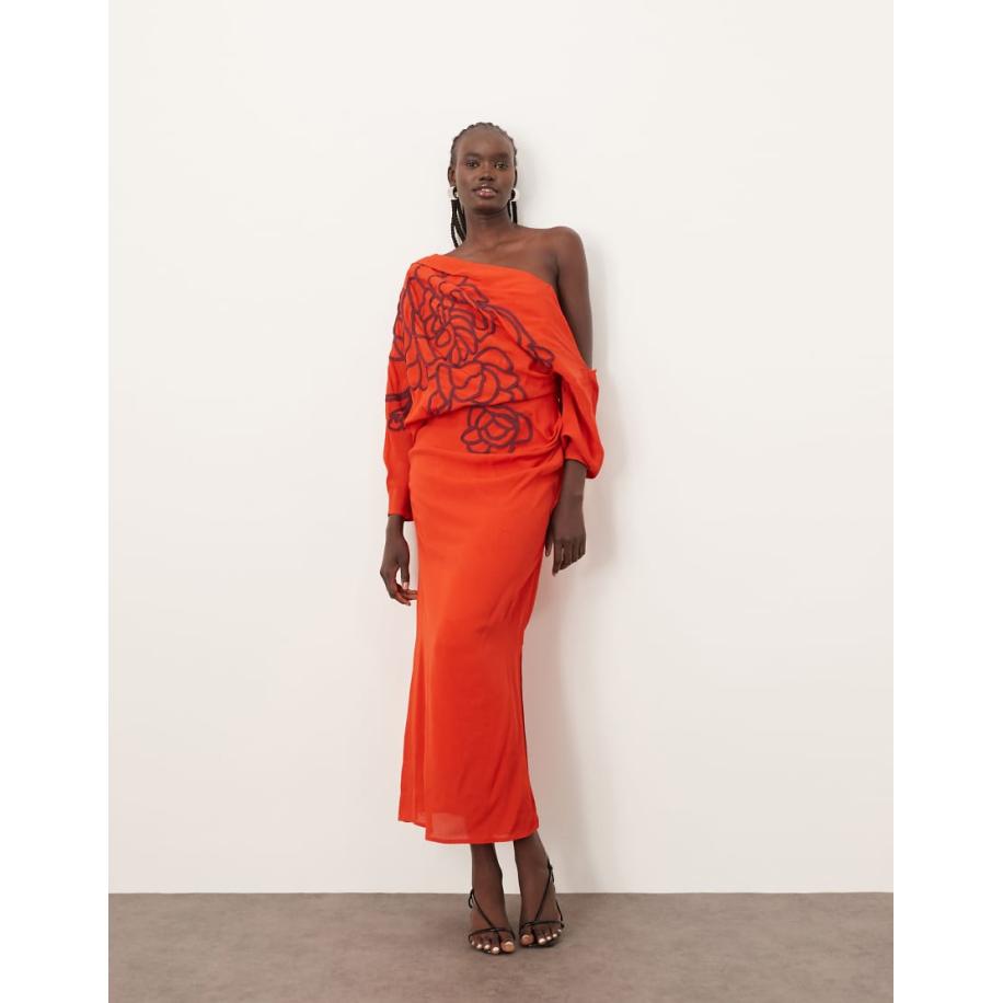 ARRANGE Gedrapeerde ruimvallende midi jurk met geborduurde bloemen en blote schouder in rood Rood