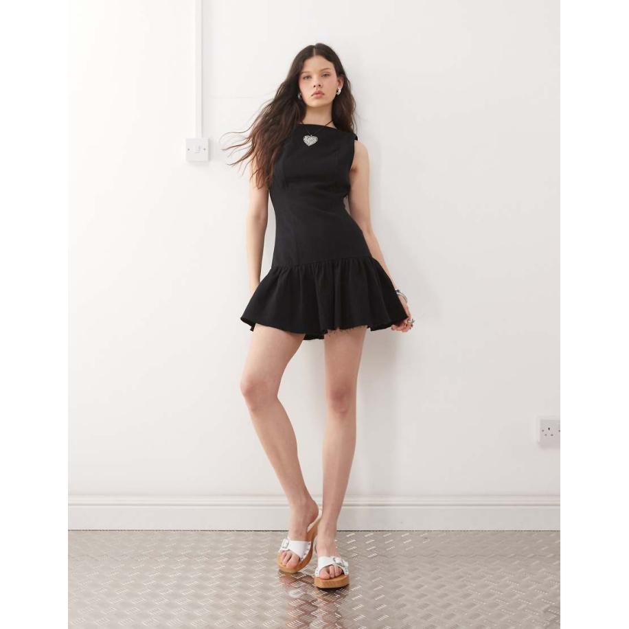 Weekday Mini jurk met open achterkant en bolle zoom in zwart Zwart