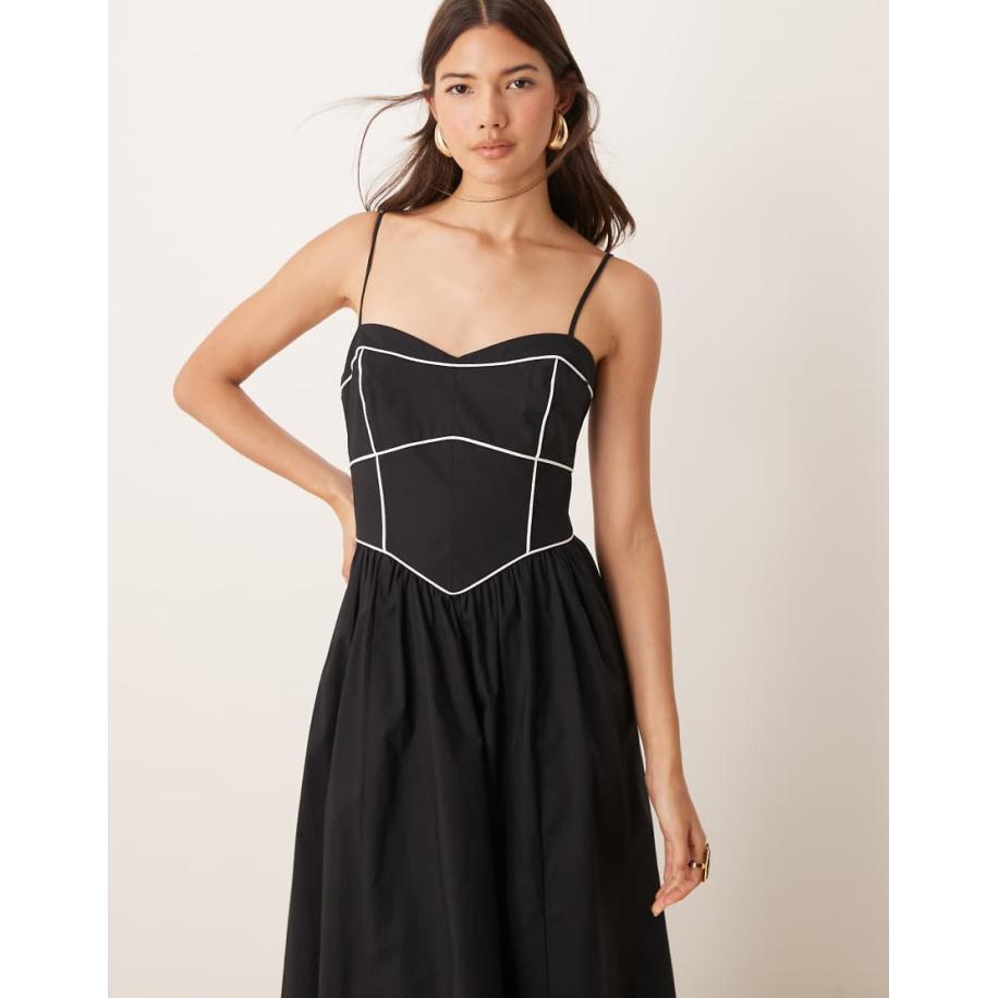 Forever New Maxi jurk met verlaagde zoom en contrasterende naden in zwart Zwart