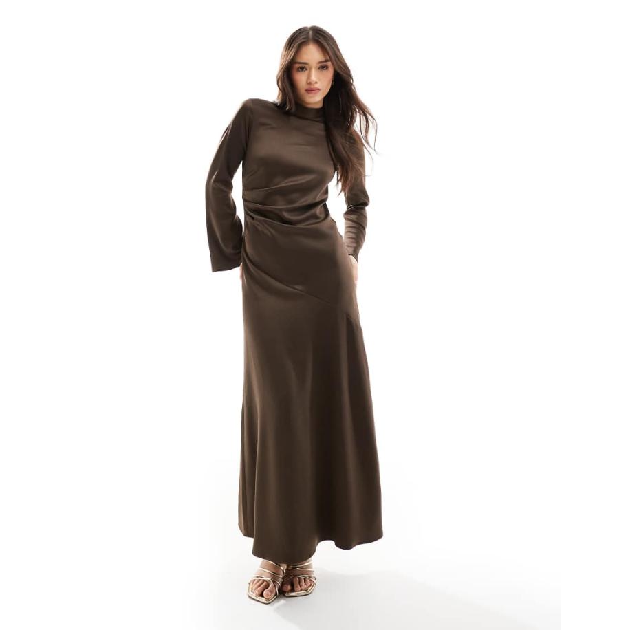 Closet London Satijnen maxi jurk met lange mouwen en drapering in chocoladebruin-Rood Rood