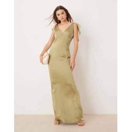 Pretty Lavish Bruidsmeisjes Satijnen maxi jurk met gestrikte schouder in olijfgroen