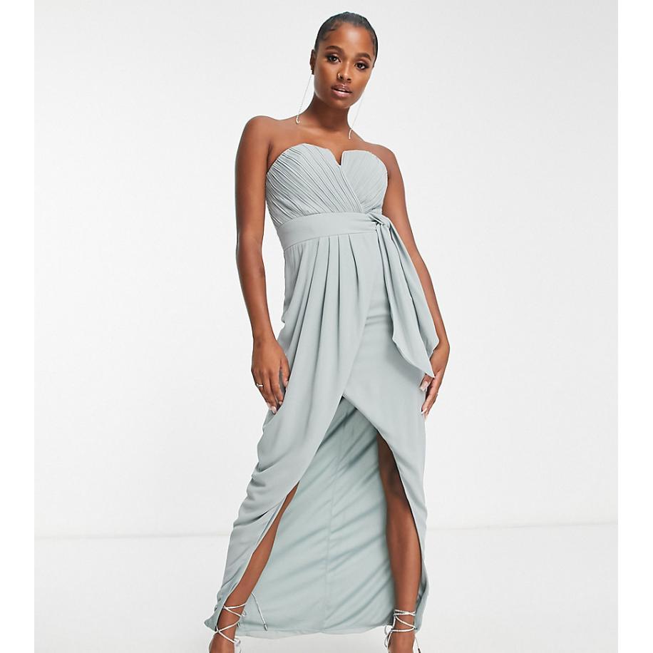 TFNC Petite Exclusief Halflange bruidsmeisjesjurk met overslag en plooi in saliegroen Groen