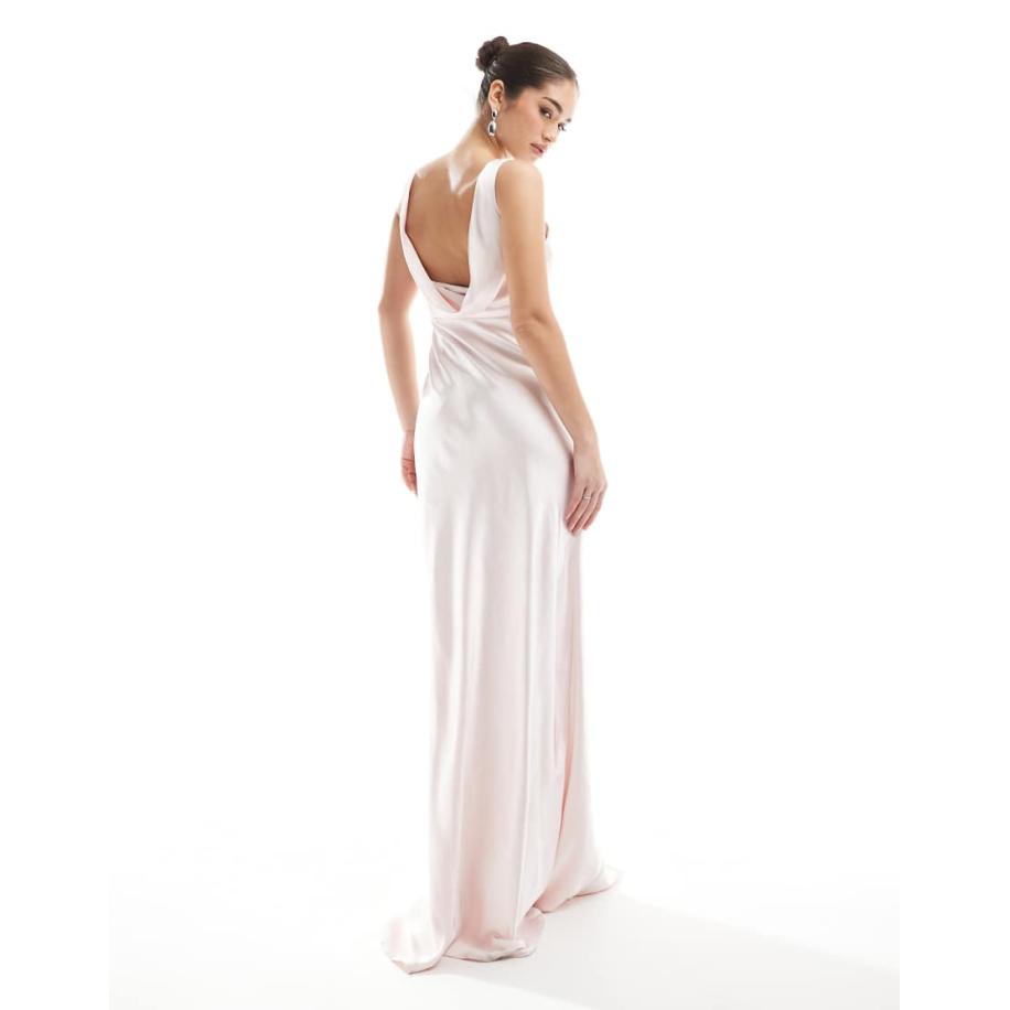Six Stories Bruidsmeisjes Satijnen maxi-jurk met gedrapeerde achterkant in poederrroze Roze
