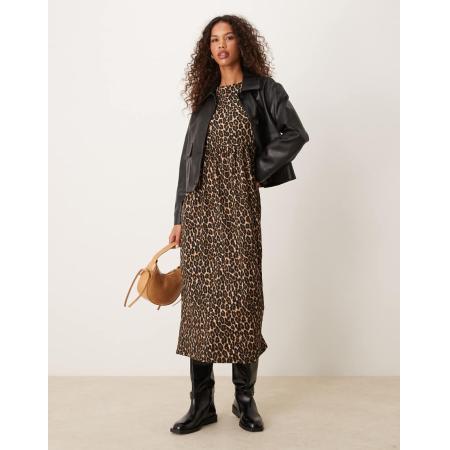 New Look Aangerimpelde midi jurk van kreukelstof met strik achter in luipaardprint-Bruin