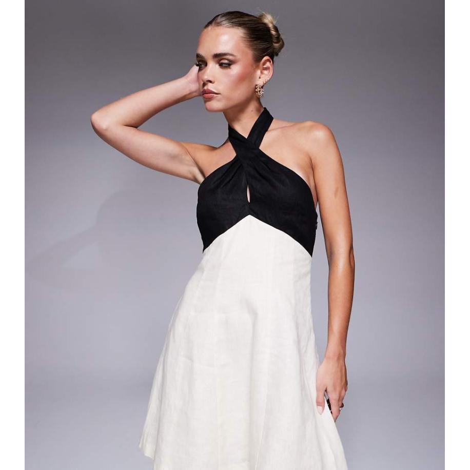 Forever New Petite Mini jurk met halternek en contrast in zwart-wit Zwart