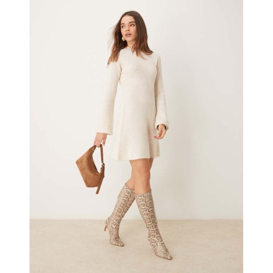 Gina Tricot Ribgebreide mini-skaterjurk met ronde hals in gebroken wit Wit