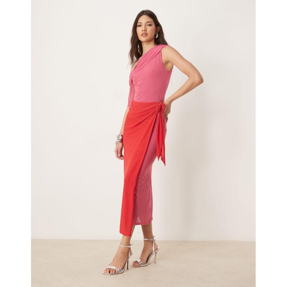 Never Fully Dressed Contrasterende midaxi-jurk met blote schouder in rood en roze Roze