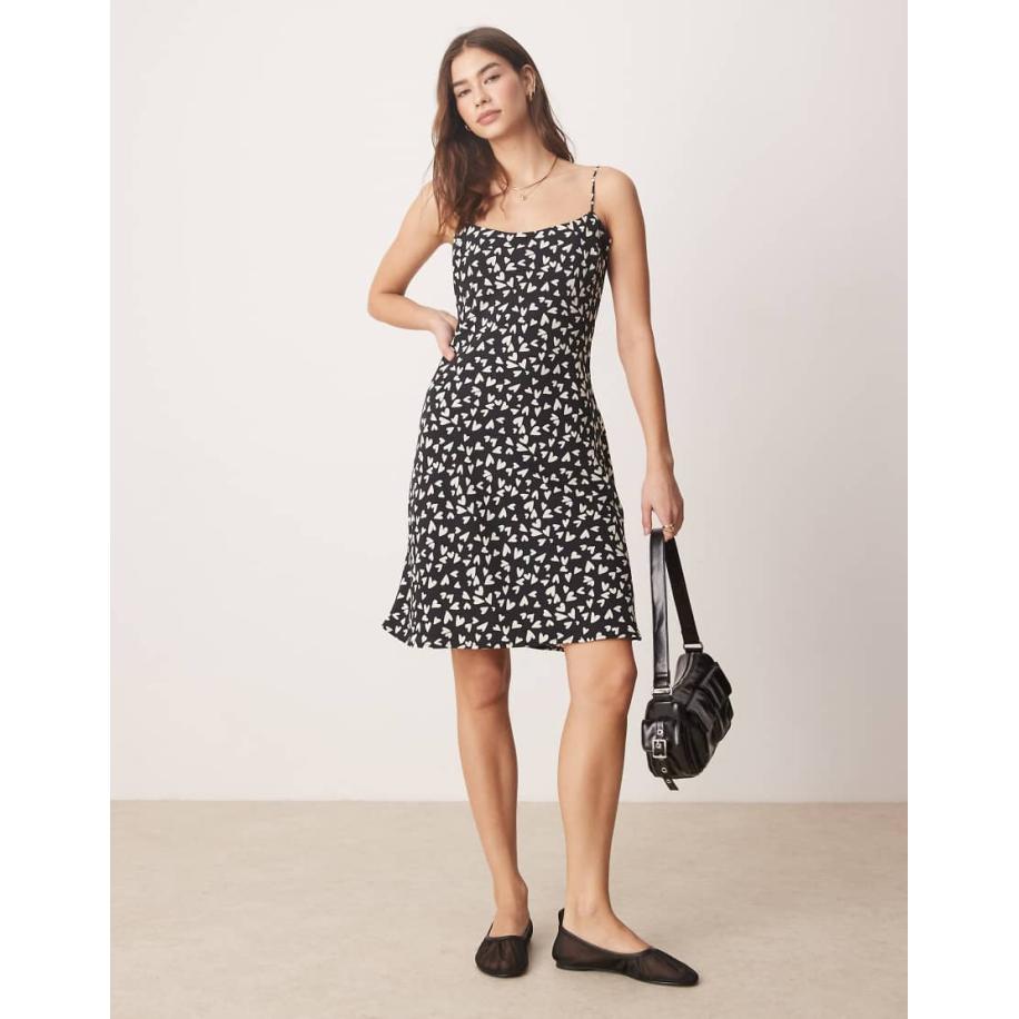 Abercrombie & Fitch Valentijn Slipdress tot op de knie met camibandjes in zwart met hartenprint Zwart